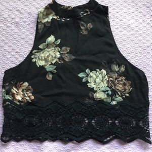 NWT, Kendall & Kylie black crop top w/lace, size-M